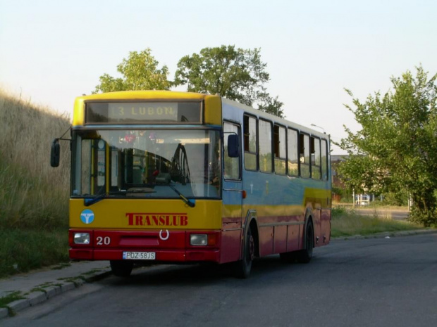 Autobus należący do lubońskiego Translubu, petla Lasek