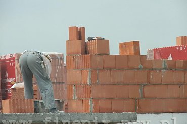 Robotnik przy pracy... #fundamenty #Chorzów #człowiek #budowa #zyzio