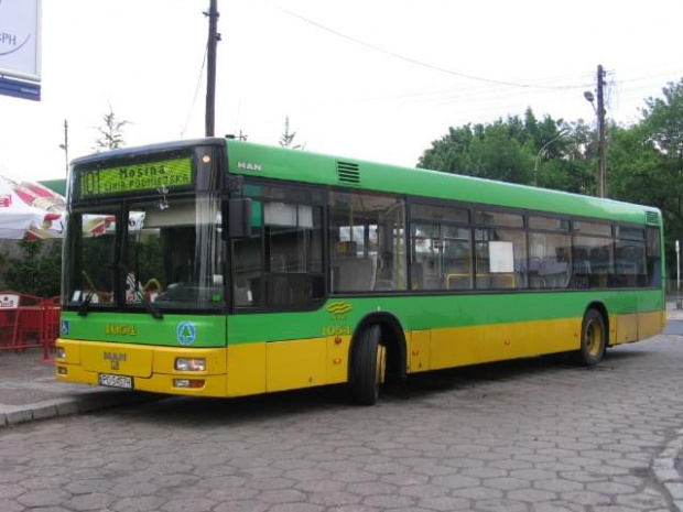 MAN NL223 #1054 na pętli autobusowej na Dębcu