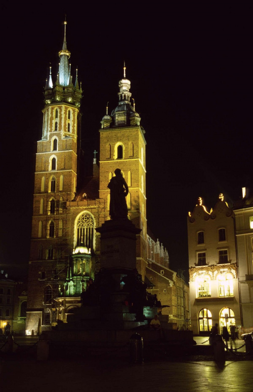 Kraków, Rynek Główny nocą. #Kraków #sebbes #noc #RynekGłówny