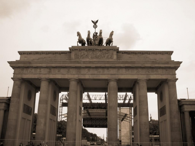 Brama Brandenburska, wazna budowla w Berlinie, jeden z charakterystycznych punktow miasta, zaprojektowana przez slynnego niemieckiego architekta Carla Gottharda Langhansa. #Berlin