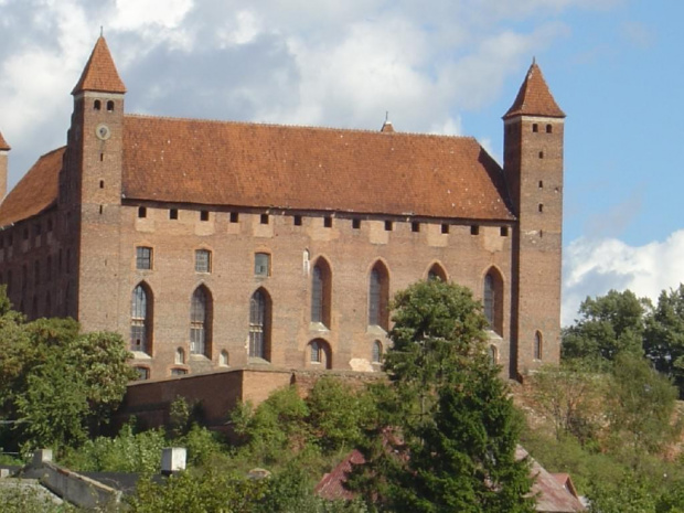 W latach 1857-1859 zamek został przerobiony na więzienie, a po odzyskaniu przez Polskę niepodległosci budowla stała się siedziba starostwa. Następnie zamek przejęło wojsko, a w 1921 r. strawił go pożar. Odbudowę zamku podjęto dopiero w 1969 r.