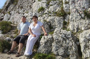 Z pierwotnej gotyckiej warowni zachowały się fragmenty murów zamku górnego na niedostępnej wapiennej skale. #Zamek #Rabsztyn