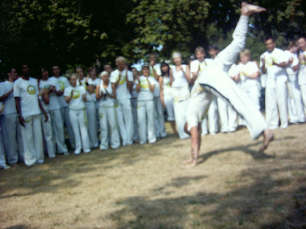 tak sie bawi Unicar .. ;) #unicar #capoeira #Mielno2006 #mielno