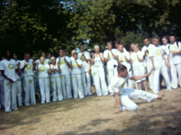 tak sie bawi Unicar .. ;) #unicar #capoeira #Mielno2006 #mielno