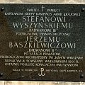 Przygotowania do uroczystości poświęconej pamięci żołnierzy AK poległych w Powstaniu Warszawskim, Grupy Kampinos w 1944 r. Sierpień 2006. #PowstanieWarszawskie #GrupaKampinos #PomnikPamięci