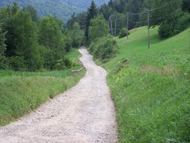 nie wiedzieć czemu uwielbiam tę drogą - mogę na nią patrzeć, fotografować ją bez umiaru - takie zboczenie...