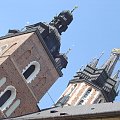 Wieża Mariacka - zwana również Wieża Straży, Budzielna, Alarmowa lub Hejnalica - jest jedyna na swiecie, z której od przeszło szesciuset lat przez cała dobę co godzina trębacz gra hejnał na cztery strony swiata. #Kraków #Miasto #Wawel