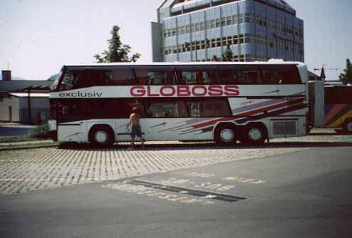 Tym podrÄĹÄšĹşowaÄšÂem jako pasaÄšĹşer w 93 roku i zrobiÄšÂem mu zdjĂÂcie na postoju w Lucernie. Jedyne zdjÄcie z tego albumu zrobione wĹasnorÄcznie :-) #autobus #neoplan