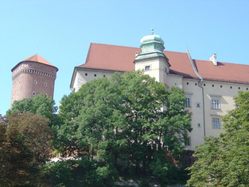 Zamek Królewski na Wawelu . Baszta Senatorska po lewej #Kraków #Miasto #Wawel #Sukiennice