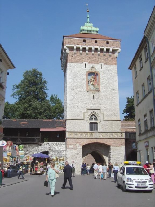 Brama Floriańska w Krakowie pochodzi z poczatku XIV w. #Kraków #Miasto #Wawel #Sukiennice