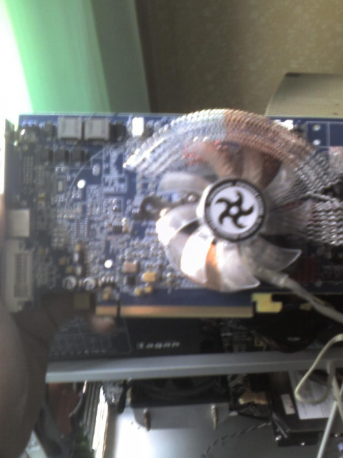 RAdek X800GTO R.iP z przodu z wentylem