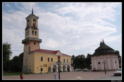 Rynek Polski - Ratusz i studnia Ormiańska #bramy #KamieniecPodolski #kościoły #miasta #mury #ulice