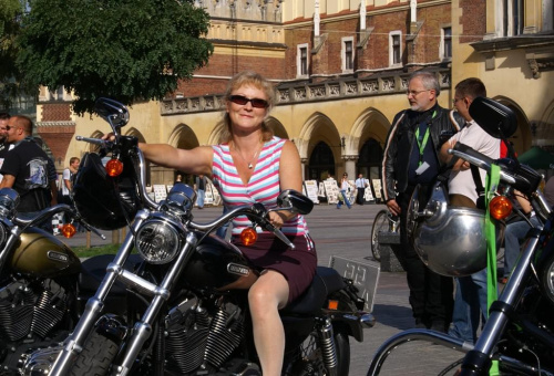 Harley Davidson na Krakowskim Rynku
07 września 2006 #Harley #Davidson #Kraków