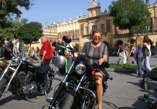 Harley Davidson na Krakowskim Rynku
07 września 2006 #Harley #Davidson #Kraków