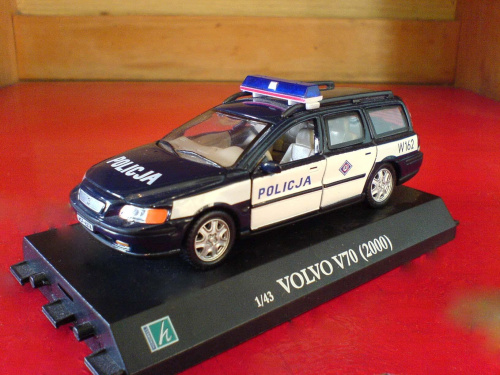 Volvo V70 w malowniu polskiej Policji. Milo by bylo spotkac takiego rowniez w 1:1