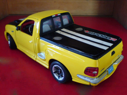 Ford F 150 Lightning w nietypowej skali 1:21 Bburago. Autorski tuning:)