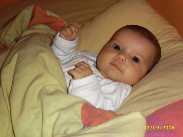 W łóżku rodziców jest fajnie:)