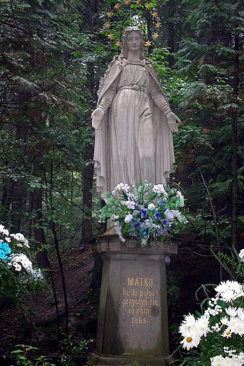 figurka Matki Boskiej na Górze Parkowej
