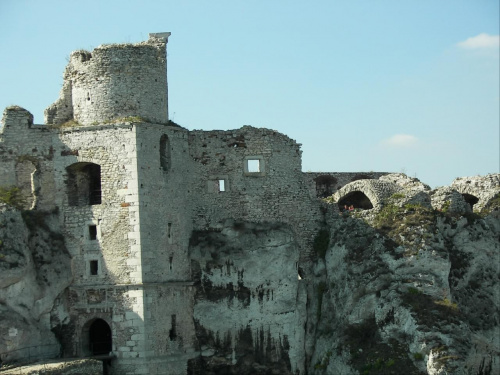 #Zamek #Ruiny #Ogrodzieniec #Podzamcze
