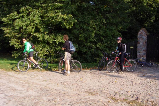 Relacja fotograficzna z wycieczki odbytej 17 IX 2006 roku. Przebiegała ona przez centralną cześć borw tucholskich. Trasa wiodła ze Smętowa przez Osiek i Legbąd do Rytla
Więcej na:
www.phantom.blog.pl