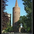 Wieża zamkowa, Strażnica na Pasiece. Najstarsza w Opolu. Od siedmiuset lat góruje nad Ostrówkiem i wyspą Pasieką, znak czasu i symbol Opola.
To jeden z najstarszych zabytków architektury obronnej