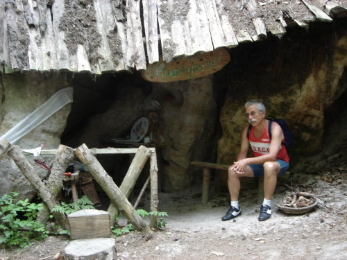 Po drodze odwiedzamy jaskinię rozbójnika Rumcajsa.