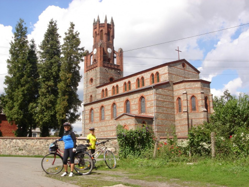 Kościółek w Olesznie w okolicy Ślęży.