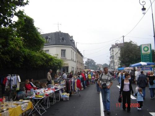 Maisons-Laffitte - brocante w centrum