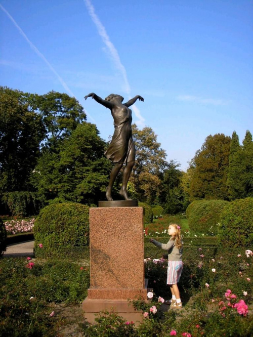 "Tancerka" - mój ulubiony posąg w Parku Skaryszewskim .