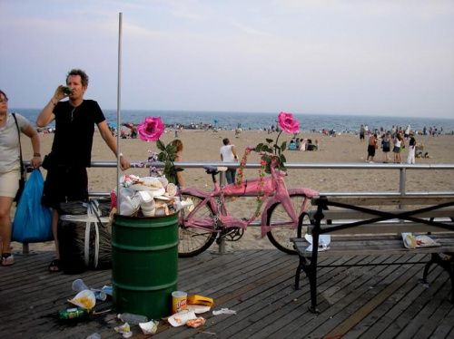 Po jakimś hapeningu na Coney Island