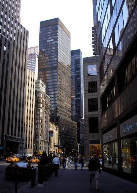 Drapacze chmur na Broadwayu, ale tym dalszym - w pobliżu Lincoln Center