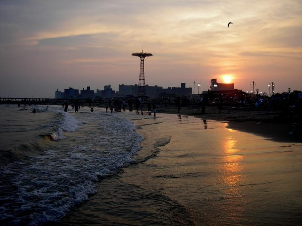 Stara nieczynna już skocznia spadochronowa na Coney Island