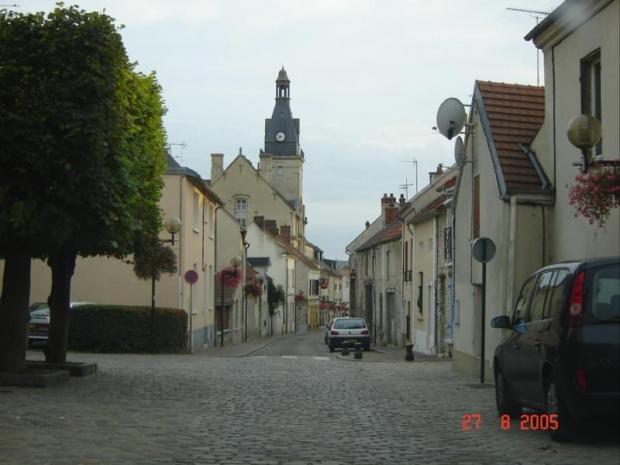 Limay - miasteczko koło Mantes La Jolie.