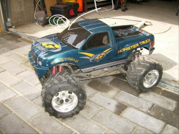 monster truck pomalowany i oklejony w Miko