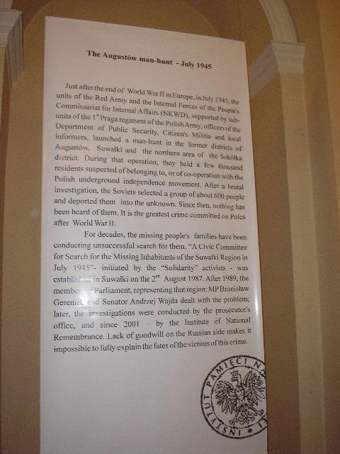 Wystawa na Uniwersytecie Warszawskim poświęcona mordowi w Augustowie ponad 1800 osób, dokonanym przez władze NKWD