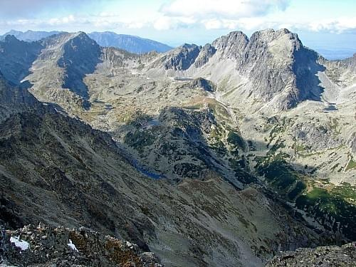 Widok ze Sławkowskiego szczytu na dolinę ??