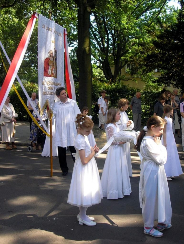 Procesja Bożego Ciała w Katedrze Św. Floriana na warszawskiej Pradze i w parafii Matki Boskiej Nieustającej Pomocy na Saskiej Kępie