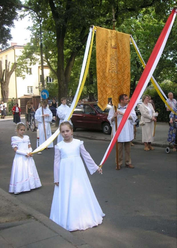 Procesja Bożego Ciała w Katedrze Św. Floriana na warszawskiej Pradze i w parafii Matki Boskiej Nieustającej Pomocy na Saskiej Kępie