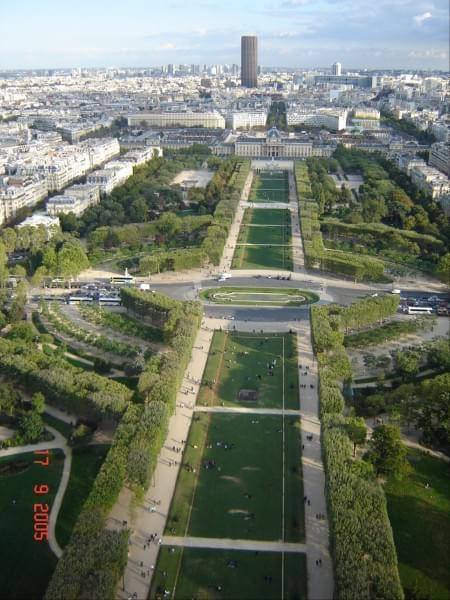 Paris VII (7. dzielnica Paryża) - widok z 2, piętra Wieży Eiffela #PiętraWieżyEiffela