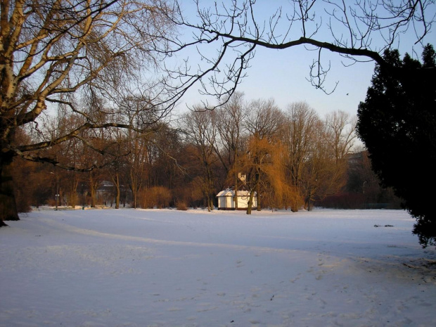 Park Skaryszewski w Warszawie w puchowej szacie