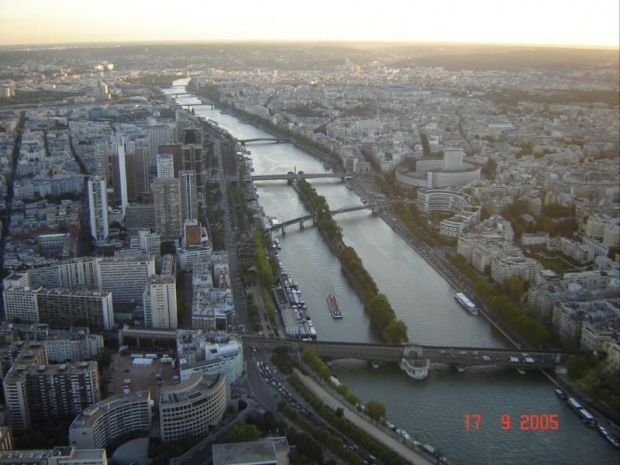 Paris VII (7. dzielnica Paryża) - widok z 2, piętra Wieży Eiffela #PiętraWieżyEiffela