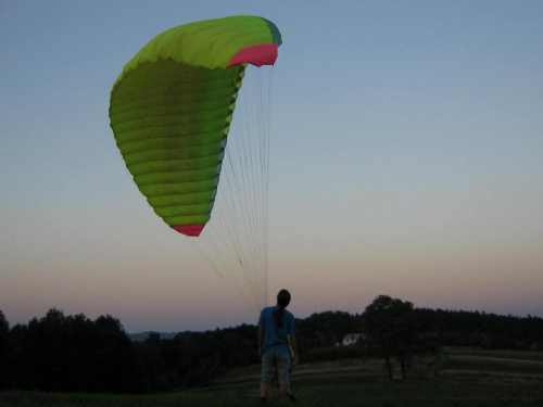 Twój samolot w plecaczku...hangar w szafie...paraglide :)