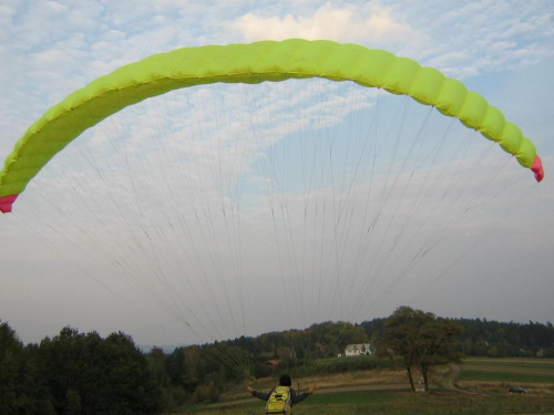 Twój samolot w plecaczku...hangar w szafie...paraglide :)