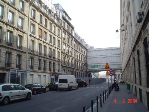 Paris X (10. dzielnica Paryża) - rue de Maubeuge - przy Dworcu Północnym (F - Gare du Nord), tu się znajduje jeden z biur Orbis Transport