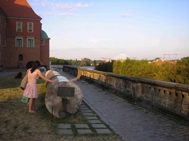 Stare Miasto - Plac Zamkowy. Oryginalna Kolumna Zygmunta strącona przez niemców.