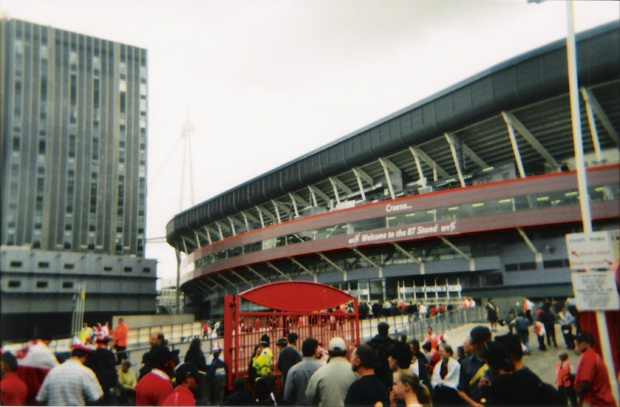 Zdjęcia z wyjazdu do Cardiff na mecz Walia - Polska, rok 2001.