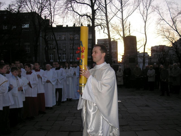 Liturgia Wielkiej Soboty w parafii Matki Boskiej Zwycięskiej w Warszawie