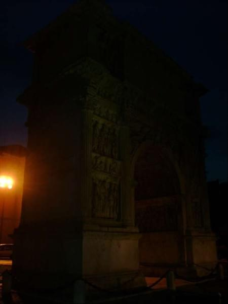 łuk triumfalny by night