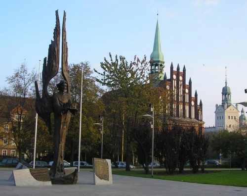 Pomnik- Ofiarom Grudnia 70 , Kościół św.Piotra i Pawła , Zamek Książąt Pomorskich